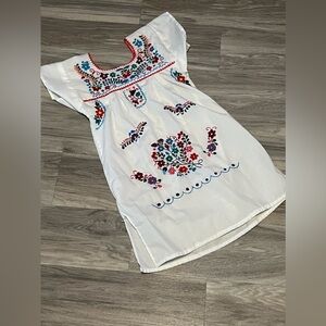 Girls dress. Mexican style. White. Size 7/8